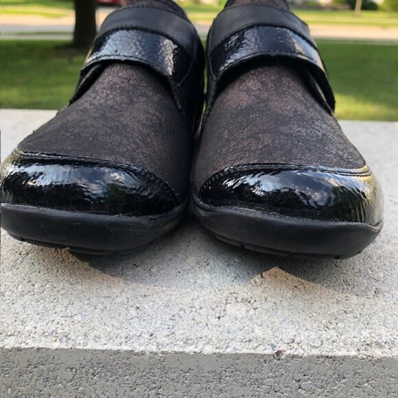 Like New Black Slip-On Remonte 81784 Shoes with Velcro Closures, Size 39 - Picture 5 of 11